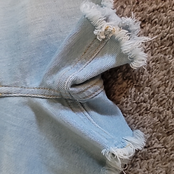 STUNNING JOES LIGHT WASH TAKARA JEAN SHORTS - Picture 10 of 11